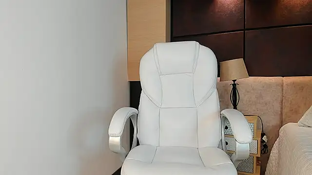 AngellsCollings online show from February 19, 2025, 8:31 pm