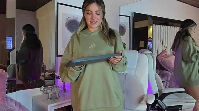 Cloee Rainbow1 online show from March 23, 2026, 11:58 am