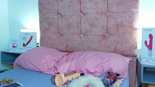 Skye Moore online show from October 13, 2025, 11:43 am