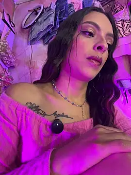 Snapshot of Skye_Moore chatting on May 24, 2026, 2:27 am Skye Moore online show from May 24, 2026, 2:27 am