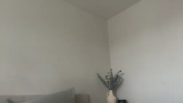 Snapshot of skyejde chatting on February 9, 2026, 1:59 pm skyejde online show from February 9, 2026, 1:59 pm