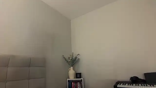 Snapshot of skyejde chatting on April 2, 2026, 7:44 pm skyejde online show from April 2, 2026, 7:44 pm