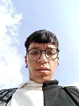 Snapshot of Engol_beliall chatting on March 1, 2026, 9:39 pm Engol beliall online show from March 1, 2026, 9:39 pm