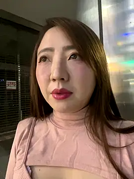 Snapshot of Hannababy_ chatting on November 21, 2025, 4:16 pm Hannababy online show from November 21, 2025, 4:16 pm