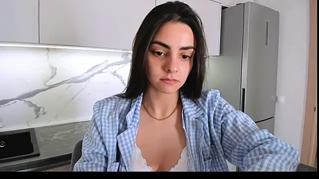 EmiliaZen online show from February 11, 2025, 1:51 pm