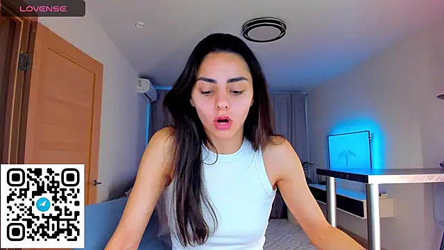 EmiliaZen online show from October 11, 2025, 2:26 pm