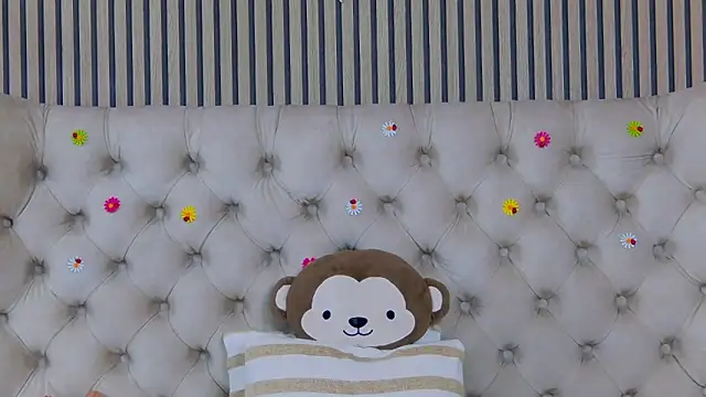 Snapshot of PlayfulShow chatting on May 4, 2026, 9:05 am PlayfulShow online show from May 4, 2026, 9:05 am