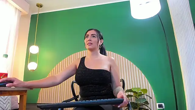 scarlet edwars online show from January 14, 2026, 6:35 pm