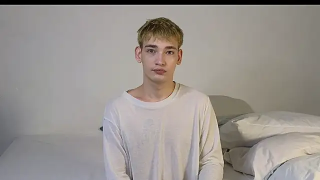 Snapshot of Julian_wins chatting on February 8, 2026, 11:30 pm Julian wins online show from February 8, 2026, 11:30 pm