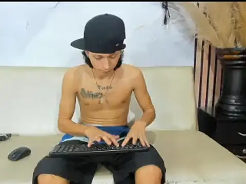 Snapshot of LucioDelDuque chatting on February 6, 2025, 6:51 am LucioDelDuque online show from February 6, 2025, 6:51 am
