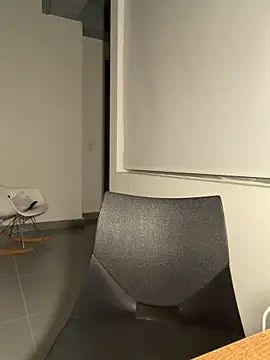 Laura-Khalifa online show from February 19, 2026, 6:31 am