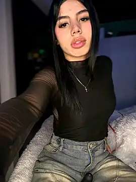 Laura-Khalifa online show from April 1, 2026, 6:58 am