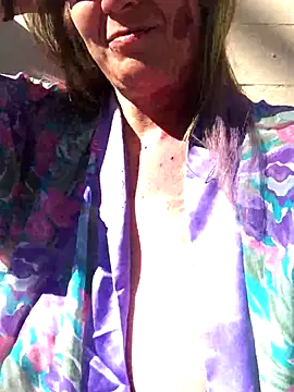 Snapshot of Smilefame123 chatting on November 16, 2025, 4:34 pm Smilefame123 online show from November 16, 2025, 4:34 pm