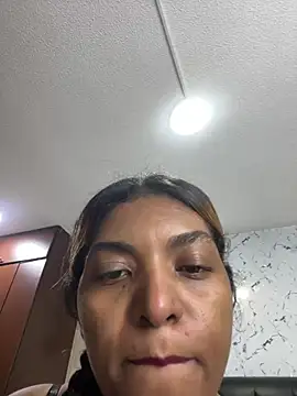 nicollesofia2 online show from May 17, 2026, 4:32 am
