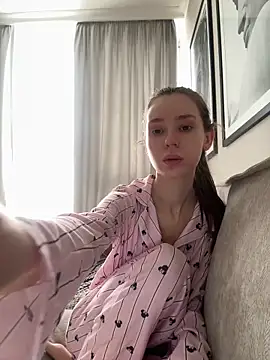 RosieMills online show from March 4, 2026, 7:58 am