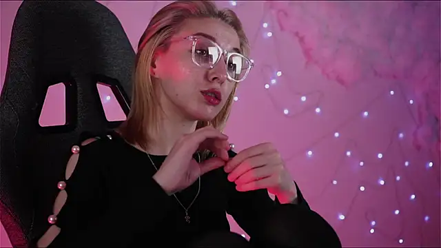 Snapshot of PhilippaAdamas chatting on February 27, 2025, 8:50 am PhilippaAdamas online show from February 27, 2025, 8:50 am