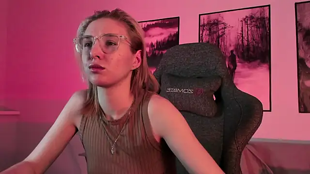 Snapshot of PhilippaAdamas chatting on February 28, 2025, 5:48 am PhilippaAdamas online show from February 28, 2025, 5:48 am