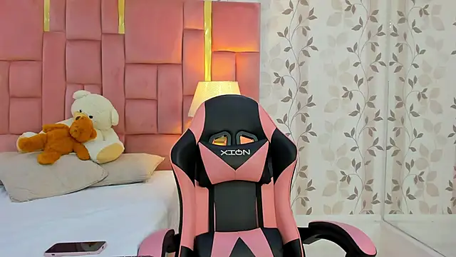 ArianaFranco online show from October 16, 2025, 12:39 pm