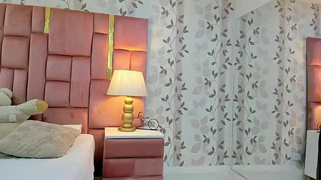 Snapshot of ArianaFranco chatting on February 24, 2026, 12:36 pm ArianaFranco online show from February 24, 2026, 12:36 pm