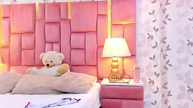 ArianaFranco online show from April 12, 2026, 2:00 pm