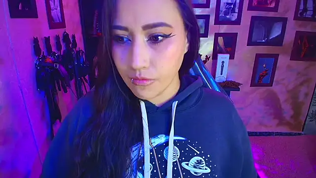 cherryy bombshelll online show from October 7, 2025, 3:42 pm