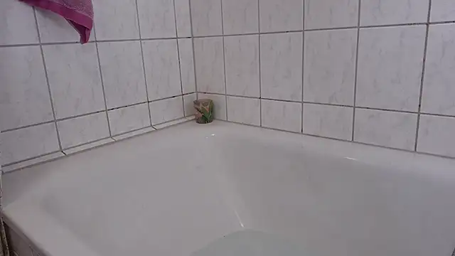 ademandjulia online show from October 5, 2025, 10:02 am