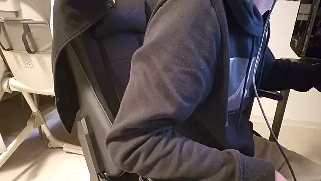 ademandjulia online show from October 10, 2025, 6:40 pm