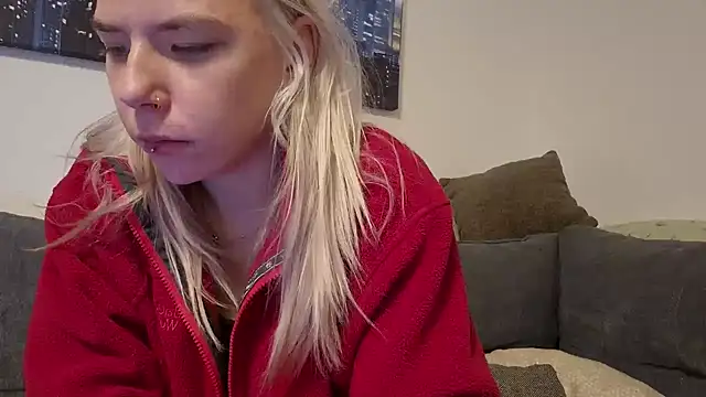 ademandjulia online show from November 14, 2025, 8:29 pm