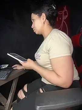 Carola-Ross online show from March 21, 2025, 2:28 am