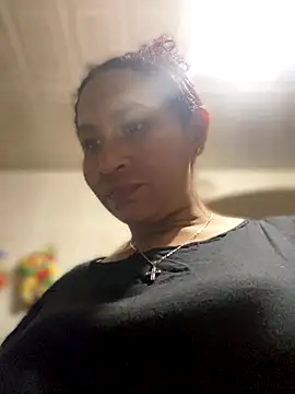 Carola-Ross online show from September 19, 2025, 5:57 pm