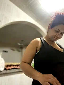 Carola-Ross online show from October 17, 2025, 6:43 pm