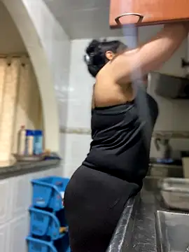 Carola-Ross online show from October 30, 2025, 5:46 pm