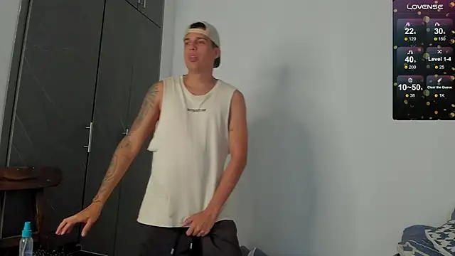 hugosan12 online show from March 11, 2025, 9:04 pm