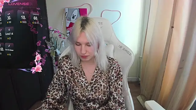 EvelinaLuu online show from April 2, 2026, 4:54 am