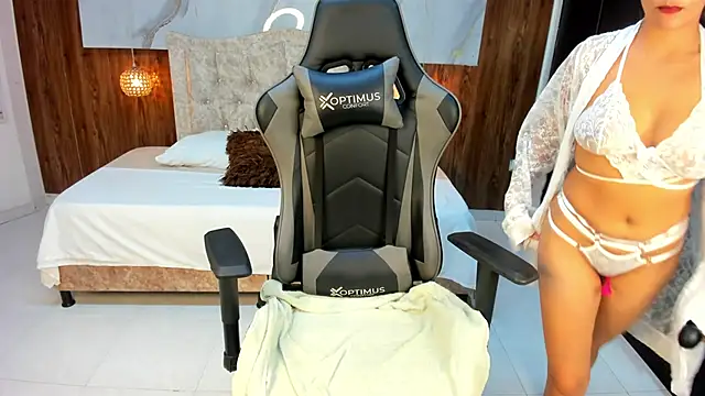 Holly 22 online show from February 27, 2025, 12:02 pm