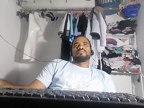 Snapshot of YOX22 chatting on February 18, 2025, 6:59 am YOX22 online show from February 18, 2025, 6:59 am