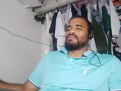 Snapshot of YOX22 chatting on February 25, 2025, 6:25 am YOX22 online show from February 25, 2025, 6:25 am