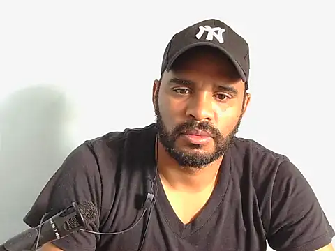 Snapshot of YOX22 chatting on October 8, 2025, 2:25 pm YOX22 online show from October 8, 2025, 2:25 pm