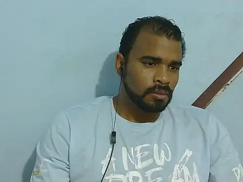 Snapshot of YOX22 chatting on November 4, 2025, 5:06 am YOX22 online show from November 4, 2025, 5:06 am