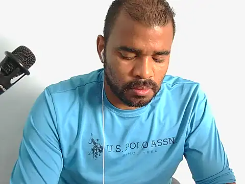 Snapshot of YOX22 chatting on November 25, 2025, 1:55 pm YOX22 online show from November 25, 2025, 1:55 pm