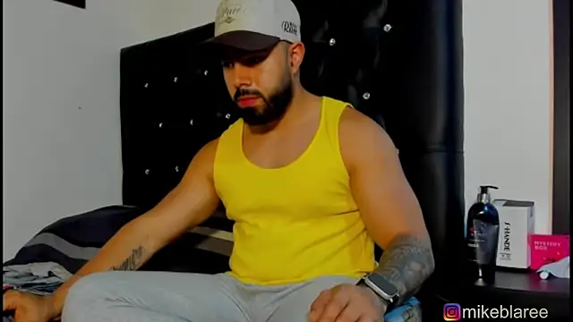 Snapshot of mikeblaree chatting on January 15, 2026, 5:16 pm mikeblaree online show from January 15, 2026, 5:16 pm