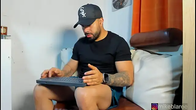 Snapshot of mikeblaree chatting on February 7, 2026, 12:47 am mikeblaree online show from February 7, 2026, 12:47 am