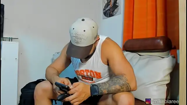 Snapshot of mikeblaree chatting on February 9, 2026, 12:25 am mikeblaree online show from February 9, 2026, 12:25 am