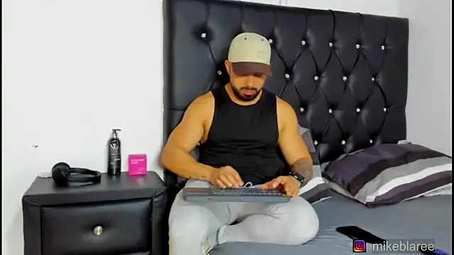 Snapshot of mikeblaree chatting on February 12, 2026, 7:09 pm mikeblaree online show from February 12, 2026, 7:09 pm