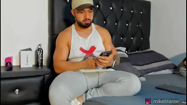 Snapshot of mikeblaree chatting on February 17, 2026, 9:10 pm mikeblaree online show from February 17, 2026, 9:10 pm