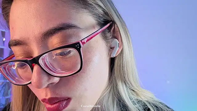 Snapshot of Carolblonde chatting on December 15, 2025, 2:05 am Carolblonde online show from December 15, 2025, 2:05 am