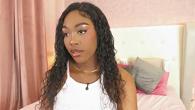 ThianaLopez online show from February 5, 2026, 9:52 pm