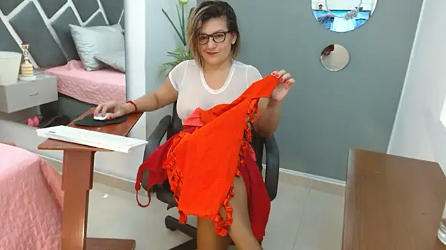 StephyJones1 online show from January 23, 2025, 8:24 pm