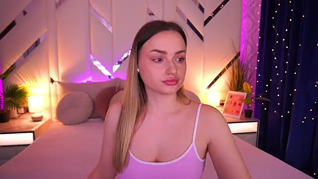 LindsieGreyy online show from March 19, 2026, 7:34 am