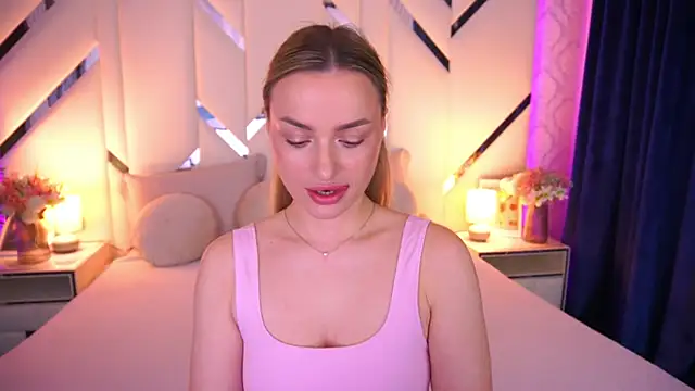 LindsieGreyy online show from May 18, 2026, 7:03 am